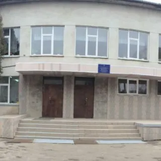 Спеціалізована школа І-ІІІ ступенів № 1 з поглибленим вивченням англійської мови (ЗОШ №1)
