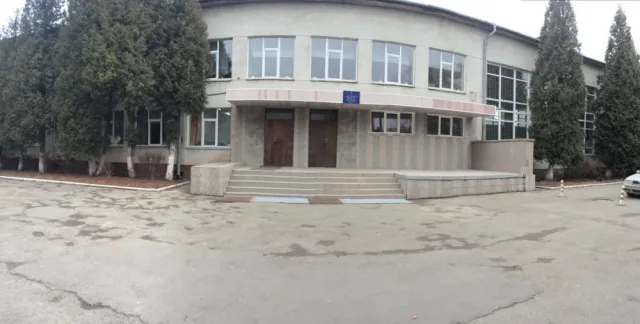 Спеціалізована школа І-ІІІ ступенів № 1 з поглибленим вивченням англійської мови (ЗОШ №1) — фото 1