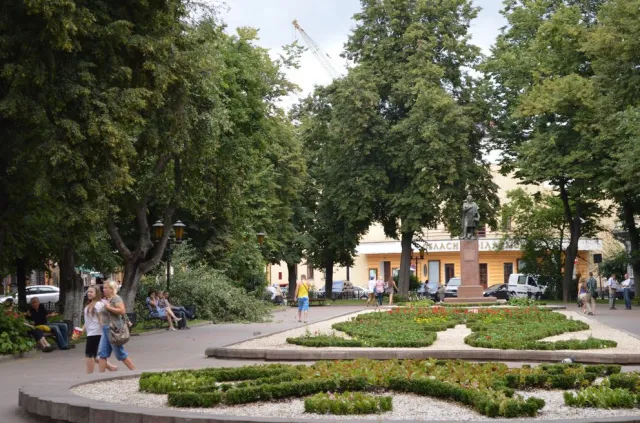 Площа Міцкевича — фото 2