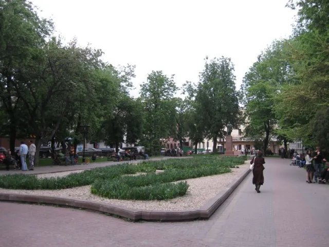 Площа Міцкевича — фото 1