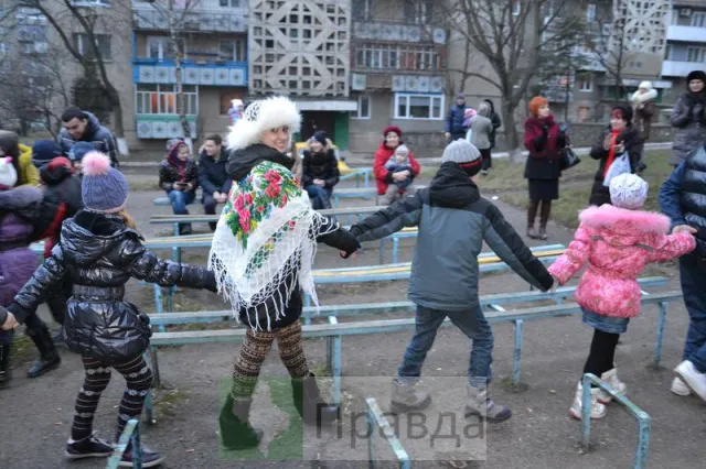 У мікрорайоні "Пасічна" відбулося дитяче свято "Новорічно-різдвяна феєрія" — фото 5
