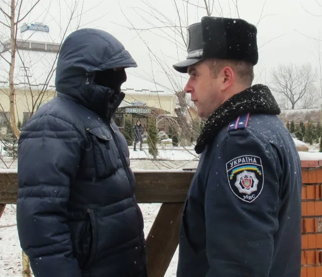 Автомайдан Пркарпаття відвідав готель регіонала та «завітав у гості» до беркутвця — фото 3