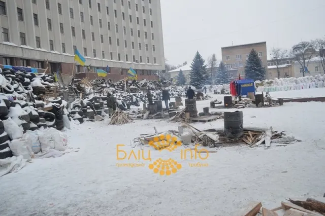 Ніч в Івано-Франківську на барикадах пройшла спокійно і в бойовій готовності — фото 5