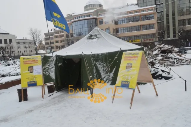 Ніч в Івано-Франківську на барикадах пройшла спокійно і в бойовій готовності — фото 6
