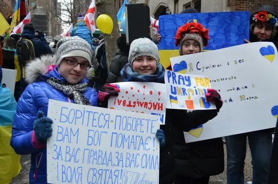 Разом нас дуже багато або Як прикарпатці за кордоном підтримують Майдан (Фоторепортаж) — фото 3