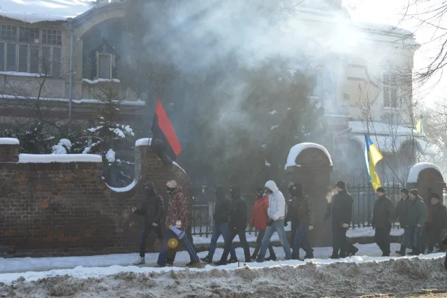 Іванофранківці пікетували не той будинок (Фоторепортаж) + (Відео) — фото 3