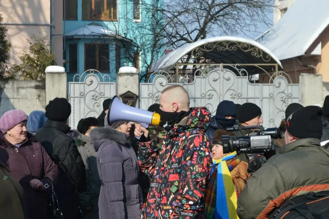 Іванофранківці пікетували не той будинок (Фоторепортаж) + (Відео) — фото 6