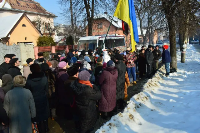 Іванофранківці пікетували не той будинок (Фоторепортаж) + (Відео) — фото 7