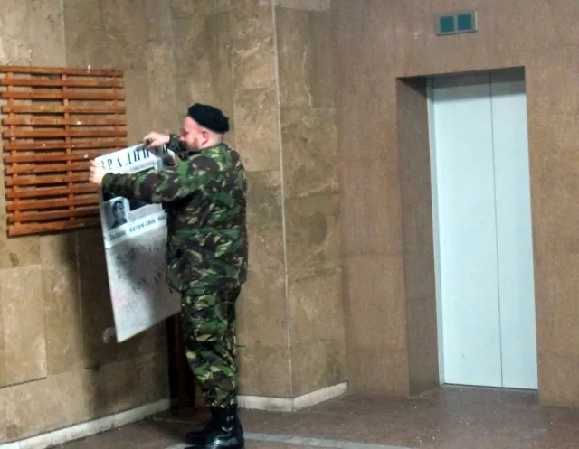 Як у Івано-Франківьку звільняли приміщення ОДА (Фоторепортаж) + (Відео) — фото 6