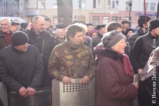 Іванофранківці пікетували під судом, щоб підтримати Василя Поповича, який фігурує у справі захоплення облдержадміністрації (Фоторепортаж) + (Відео) — фото 4