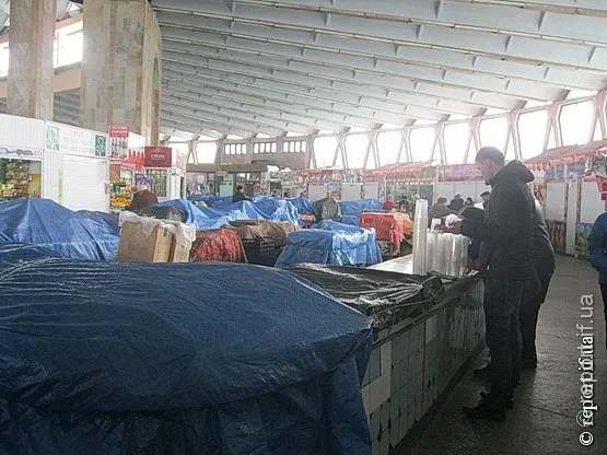 В Івано-Франківську не працюють центральний речовий та продуктовий ринки — фото 5