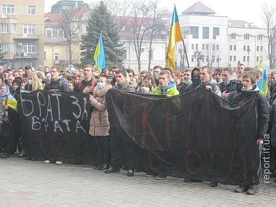 У Франківську люди зібралися на Віче під Білим Будинком (Фоторепортаж) + (Відео) — фото 2