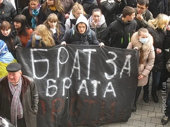 У Франківську люди зібралися на Віче під Білим Будинком (Фоторепортаж) + (Відео) — фото 4