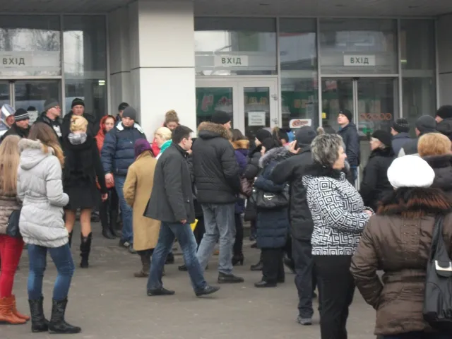 В Івано-Франківську продовжують блокувати магазини «Сільпо» (Фоторепортаж) — фото 2