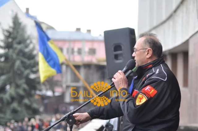 Сьогодні близько 10 тисяч прикарпатців знову вийшли на віче — фото 5