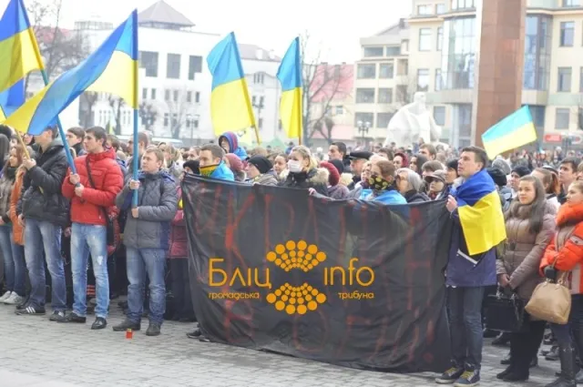 Сьогодні близько 10 тисяч прикарпатців знову вийшли на віче — фото 6
