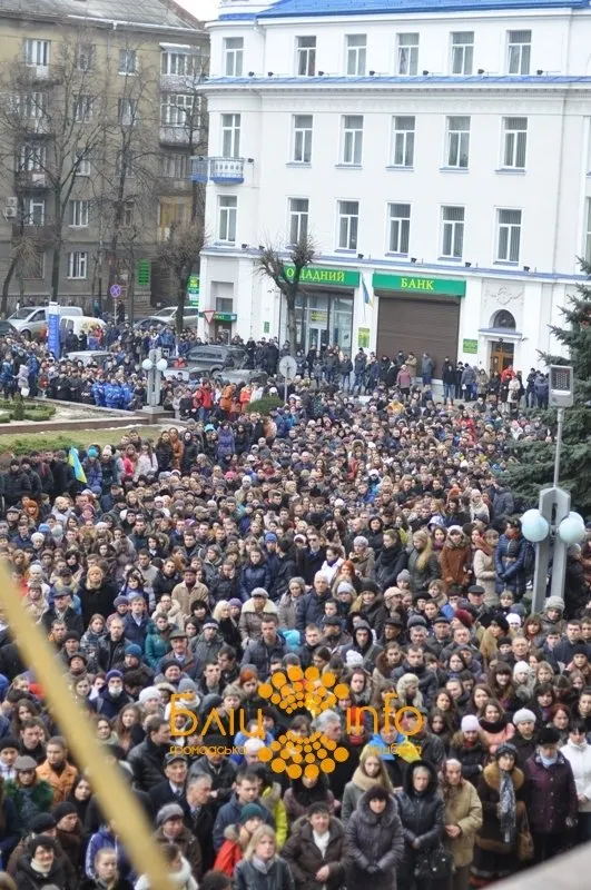 Сьогодні близько 10 тисяч прикарпатців знову вийшли на віче — фото 8