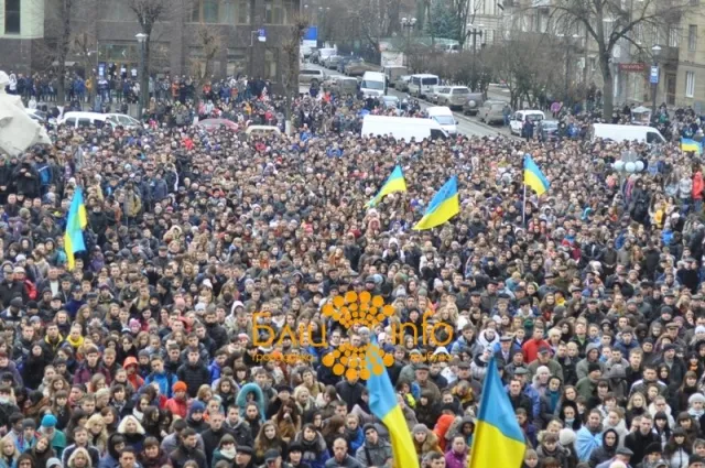 Сьогодні близько 10 тисяч прикарпатців знову вийшли на віче — фото 9
