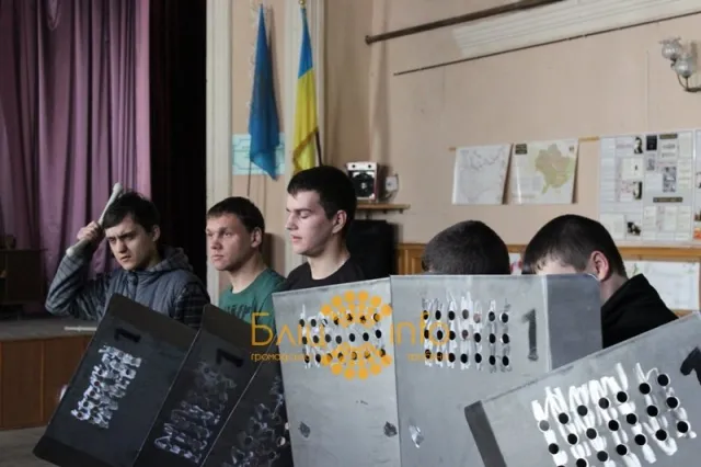 Франківські студенти в «Просвіті» продовжують створювати захисну амуніцію (Фоторепортаж) — фото 6
