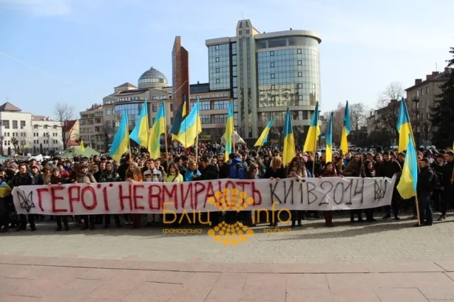 Іванофранківці вшанували пам'ять загиблих на майдані прикарпатців (Фоторепортаж) — фото 3