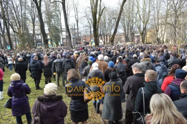 В Івано-Франківську відбувся похорон вбитого на майдані студента Романа Гурика (Фоторепортаж) — фото 1