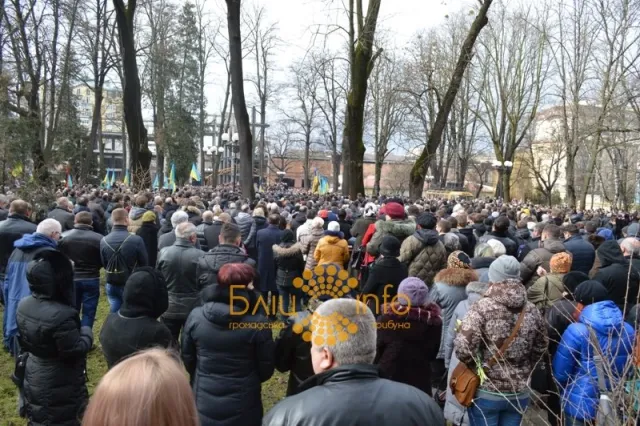 В Івано-Франківську відбувся похорон вбитого на майдані студента Романа Гурика (Фоторепортаж) — фото 4