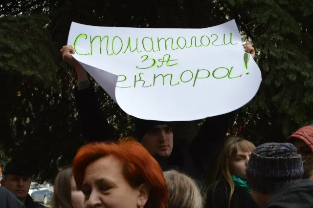 Франківські студенти медичного університету виступили в підтримку ректора (Фоторепортаж) — фото 1