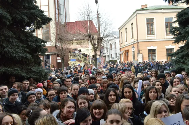 Франківські студенти медичного університету виступили в підтримку ректора (Фоторепортаж) — фото 3