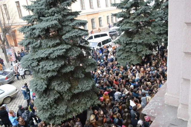 Франківські студенти медичного університету виступили в підтримку ректора (Фоторепортаж) — фото 5
