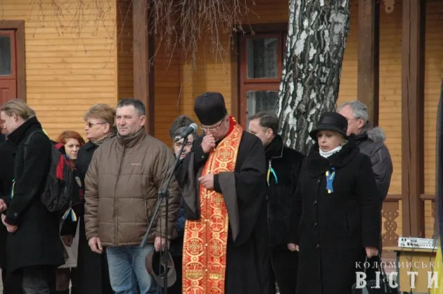 У Коломиї молодь провела віче-реквієм за загиблими на Майдані у Києві (Фоторепортаж) — фото 4