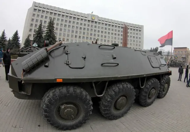 Іванофранківці створили «Залізну сотню». На вулиці з’явився БТР (Фоторепортаж) + (Відео) — фото 3