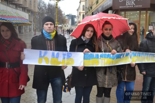 Студенти Івано-Франківська вийшли на акцію за єдину Україну (Фоторепортаж) + (Відео) — фото 5