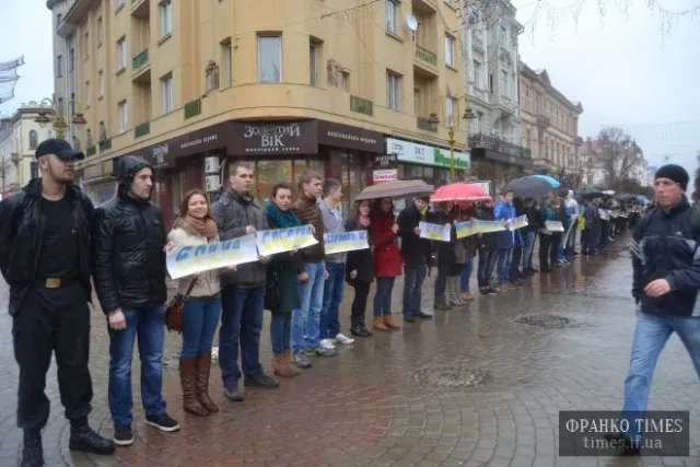 Студенти Івано-Франківська вийшли на акцію за єдину Україну (Фоторепортаж) + (Відео) — фото 6