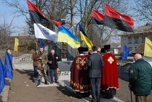 На прикарпатті встановили пам’ятник жертвам каральної акції (Фоторепортаж) — фото 2