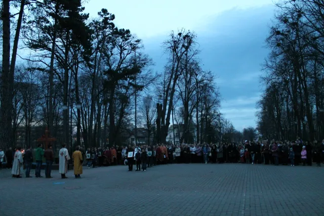 В центральному міському парку Івано-Франківська пройшла традиційна щорічна Хресна Дорога (Фоторепортаж) — фото 1