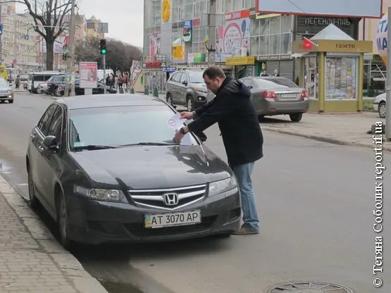 В Івано-Франківську провели акцію проти стихійного паркування (Фоторепортаж) + (Відео) — фото 7