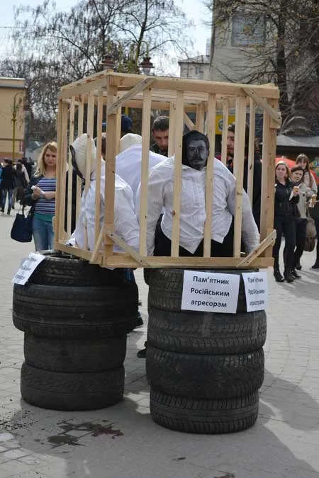 В Івано-Франківську ув’язнили Сталіна, Путіна та Кисельова (Фоторепортаж) + (Відео) — фото 1