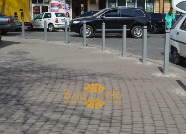 Для встановлення антипаркувальних стовпчиків на тротуарах, потрібно 300 тисяч гривень (Фоторепортаж) — фото 2