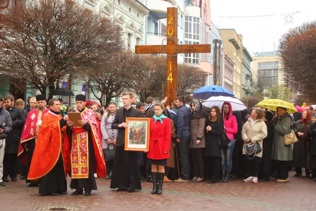 В Івано-Франківську відбулася щорічна загальноміська екуменічна Хресна дорога (Фоторепортаж) — фото 8