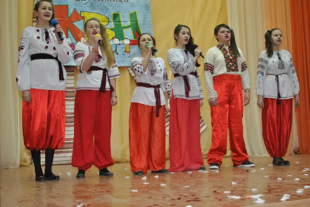 В обласному центрі Прикарпаття відбулася третя півфінална гра другого сезону чемпіонату шкільних команд КВН «Лінійка+» (Фоторепортаж) — фото 3
