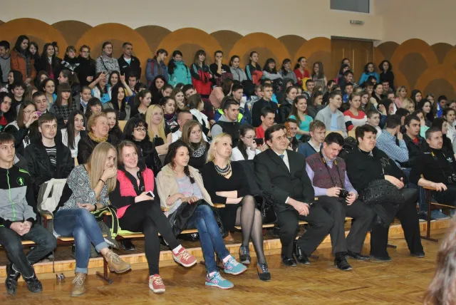 В обласному центрі Прикарпаття відбулася третя півфінална гра другого сезону чемпіонату шкільних команд КВН «Лінійка+» (Фоторепортаж) — фото 9