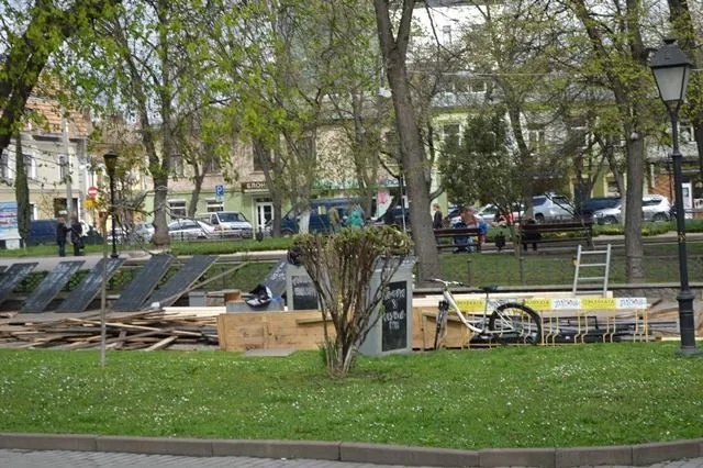 В Івано-Франківську з кожним днем з’являється все більша кількість літніх майданчиків (Фоторепортаж) — фото 2