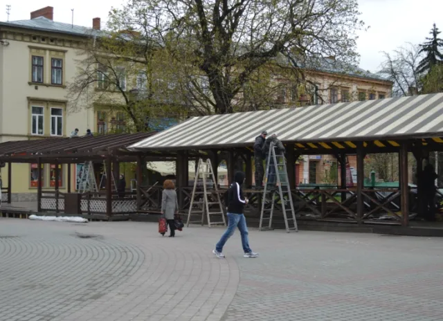 В Івано-Франківську понад 40 літніх майданчиків вже отримали дозволи на торгівлю (Фоторепортаж) — фото 3