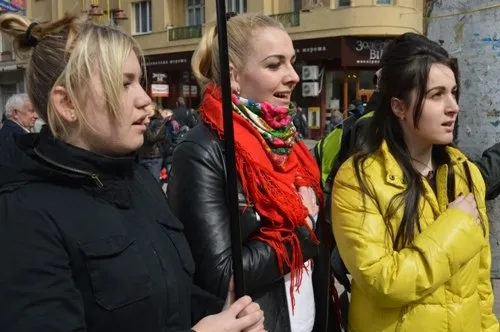 У центрі Івано-Франківська провели театралізовану акцію «Стоп-сепаратисти» (Фоторепортаж) — фото 7