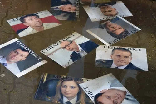 У центрі Івано-Франківська провели театралізовану акцію «Стоп-сепаратисти» (Фоторепортаж) — фото 9