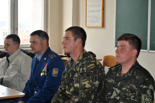 Студенти зустрілись із колишніми військовослужбовцями однієї з Севастопольських частин (Фоторепортаж) — фото 6