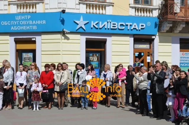 В Івано-Франківську останній день великодніх свят зустрічали радісно й весело (Фоторепортаж) — фото 2