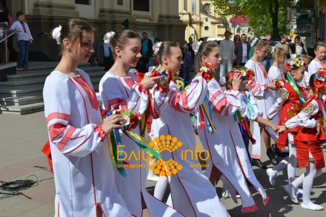 В Івано-Франківську останній день великодніх свят зустрічали радісно й весело (Фоторепортаж) — фото 4