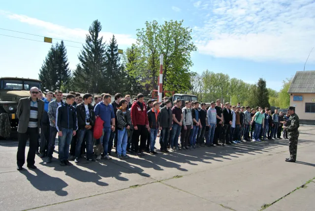 Близько сотні учнів Івано-Франківська, побували у авіаторів (Фоторепортаж) — фото 6