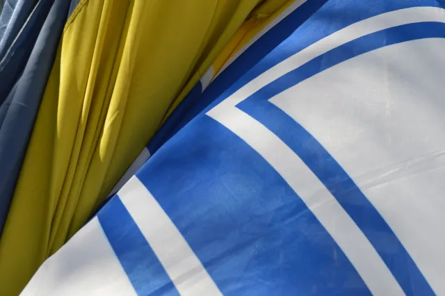 На Вічевому майдані підняти прапор українського Чорноморського флоту та національний стяг України (Фоторепортаж) + (Відео) — фото 3